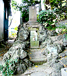 高橋源太郎休山の墓