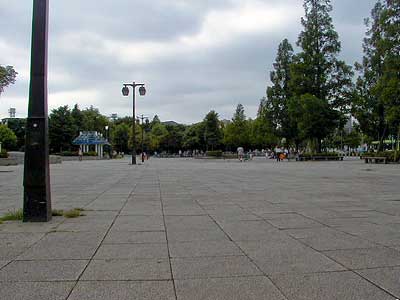 浮間公園入口広場