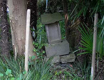 弁天講中の祠