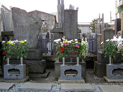 瀧山の墓